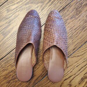 Women's The Leather Collection flat slip-on shoe. Brown Size 8, Good Cond!